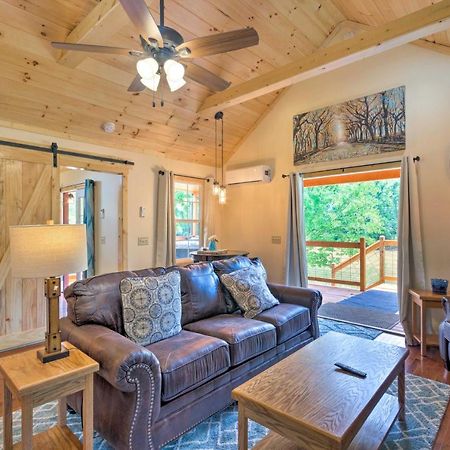 Cozy Riverfront Cabin With Private Deck And Hot Tub! Bryson City Luaran gambar