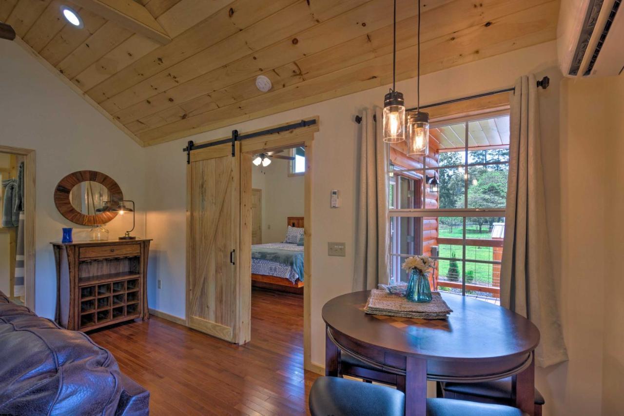 Cozy Riverfront Cabin With Private Deck And Hot Tub! Bryson City Luaran gambar